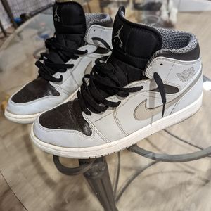 Air Jordan 1 Platinum